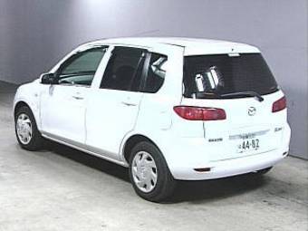 2002 Mazda Demio Photos