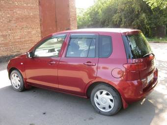 2002 Mazda Demio Pictures