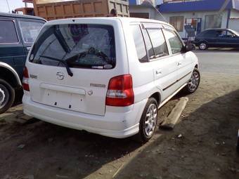 2002 Mazda Demio Photos