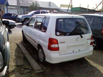 2002 Mazda Demio Photos