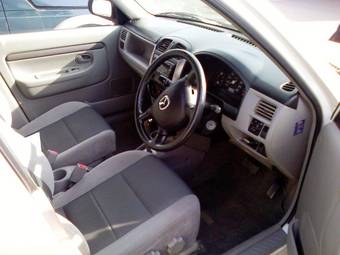 2002 Mazda Demio Pictures