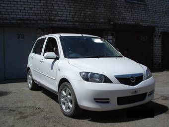 2002 Mazda Demio Photos