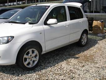 2002 Mazda Demio Pictures
