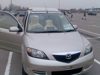 2002 Mazda Demio Pictures