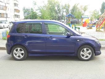 2002 Mazda Demio Pictures