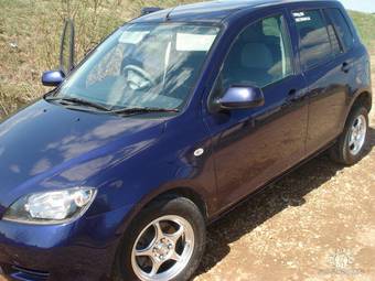 2002 Mazda Demio Photos