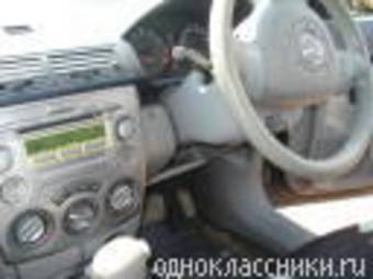 2002 Mazda Demio Images