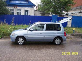 2002 Mazda Demio Pictures