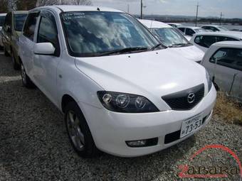 2002 Mazda Demio Photos