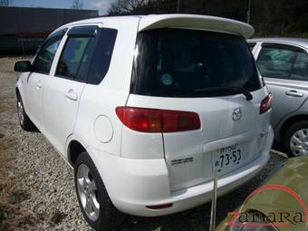 2002 Mazda Demio Pictures