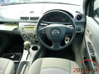 2002 Mazda Demio Photos