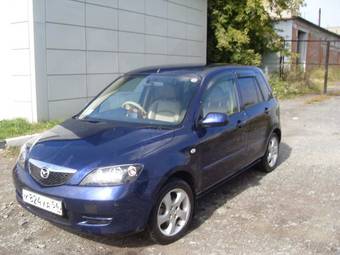 2002 Mazda Demio Photos