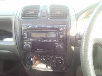 2002 Mazda Demio Pictures