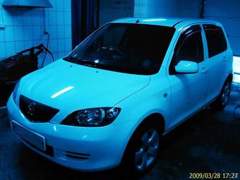 2002 Mazda Demio Pictures