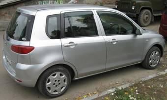 2002 Mazda Demio Pictures