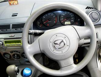 2002 Mazda Demio Pictures