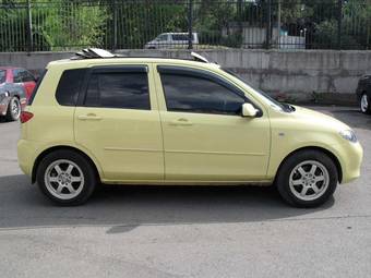 2002 Mazda Demio Photos