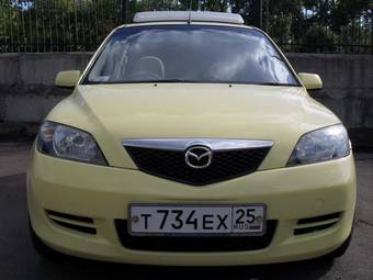 2002 Mazda Demio Photos