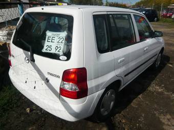 2002 Mazda Demio Photos