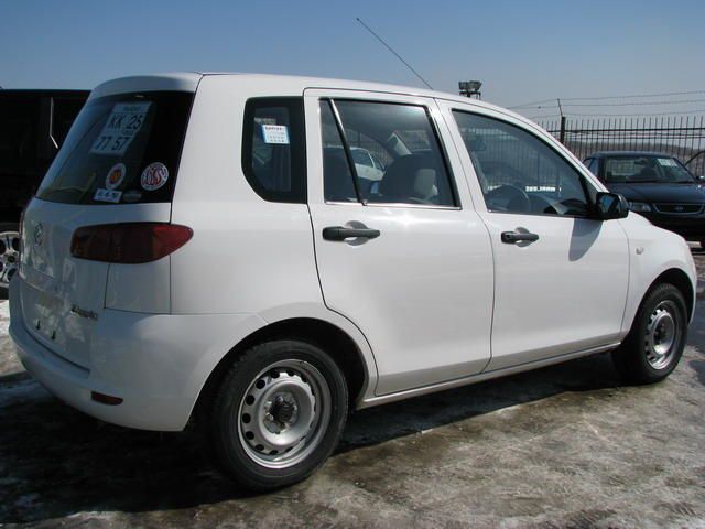 2003 Mazda Demio