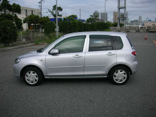2003 Mazda Demio
