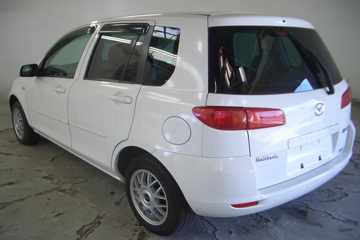 2003 Mazda Demio Pictures