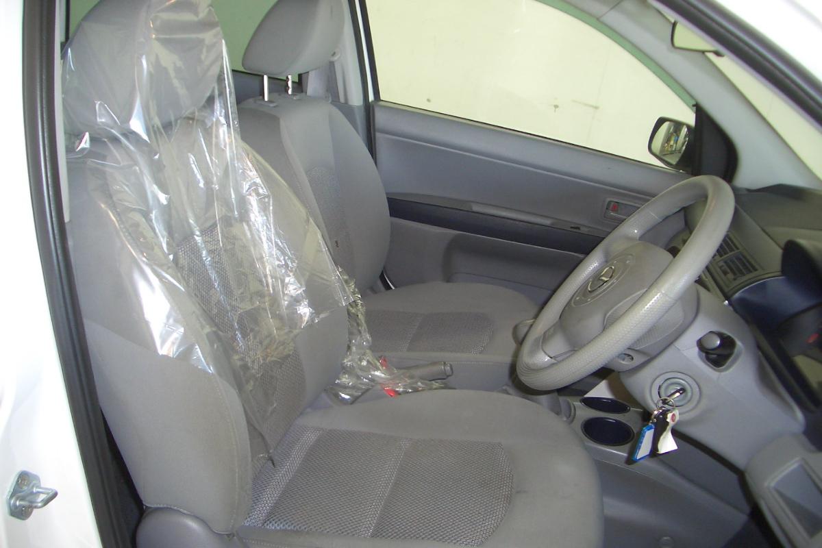 2003 Mazda Demio Photos
