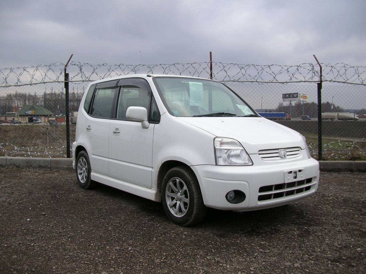 2003 Mazda Demio Photos