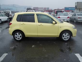 2003 Mazda Demio Photos