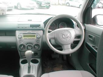 2003 Mazda Demio Pictures