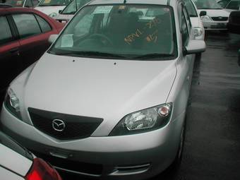 2003 Mazda Demio Photos