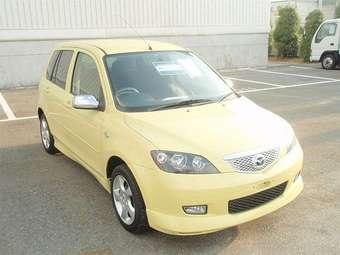 2003 Mazda Demio Pictures