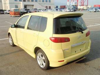 2003 Mazda Demio Photos