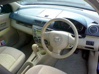 2003 Mazda Demio Photos