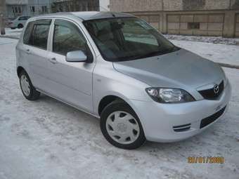 2003 Mazda Demio Photos