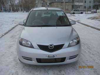 2003 Mazda Demio Photos
