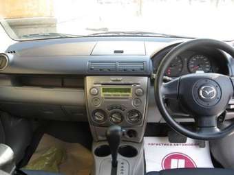 2003 Mazda Demio Photos