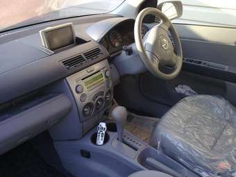 2003 Mazda Demio Photos