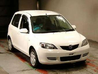 2003 Mazda Demio Pictures