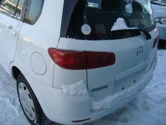 2003 Mazda Demio Photos