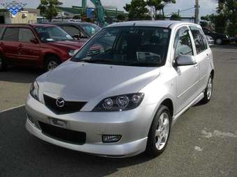 2003 Mazda Demio Pictures