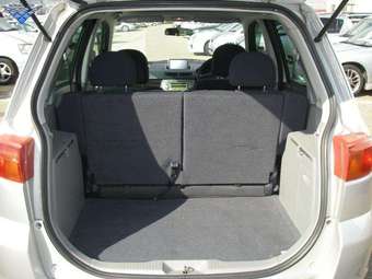 2003 Mazda Demio Photos
