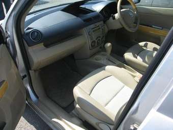2003 Mazda Demio Photos