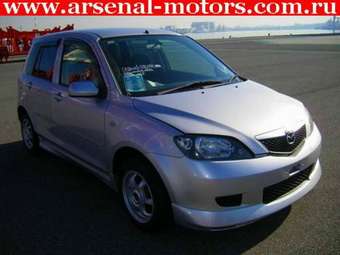 2003 Mazda Demio Photos