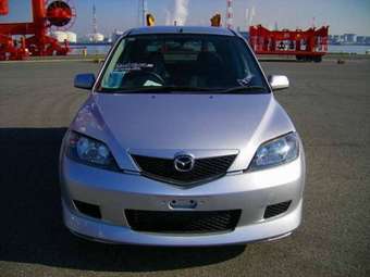 2003 Mazda Demio Photos