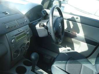 2003 Mazda Demio Pictures