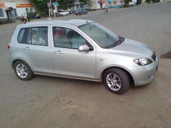 2003 Mazda Demio Photos