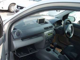 2003 Mazda Demio Pictures