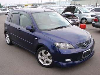 2003 Mazda Demio Photos