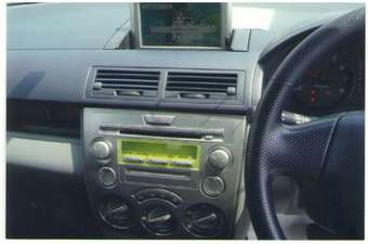 2003 Mazda Demio Pictures